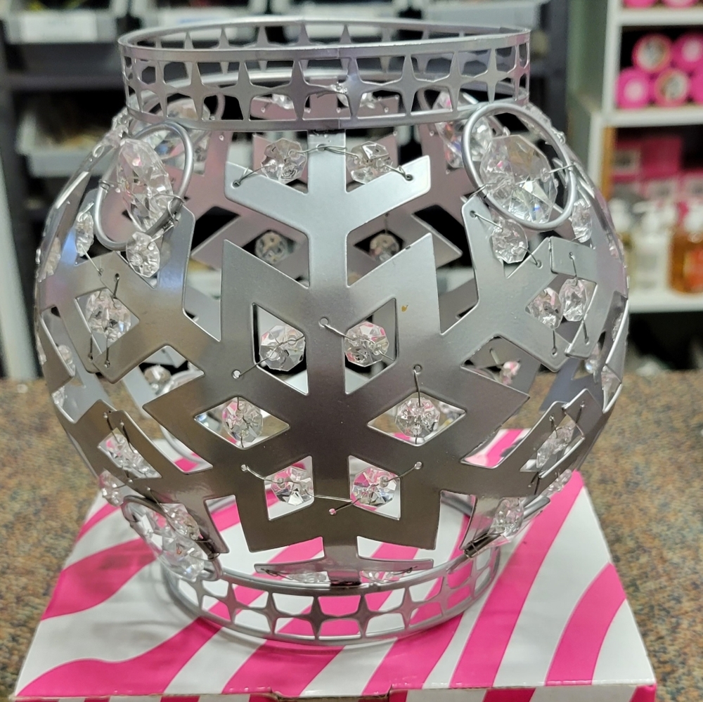 Silver Snowflake Pink Zebra accent shade